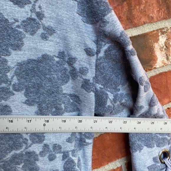 Simply Vera Wang Womens Large Gray Floral Terry Knit Sweater Tie Sleeves - Picture 9 of 10